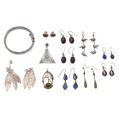 Miscellaneous silver jewellery,