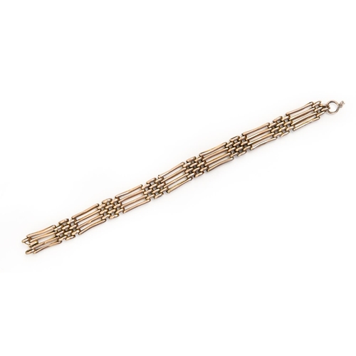 A gold gate bracelet, 18cm l, marked