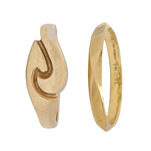 A gold wedding ring, marked 18,