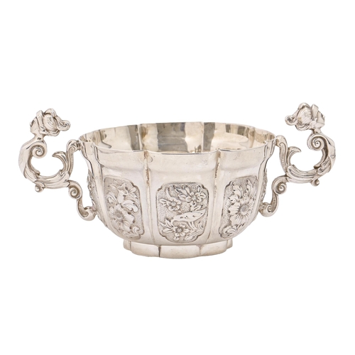 A George V silver porringer, in