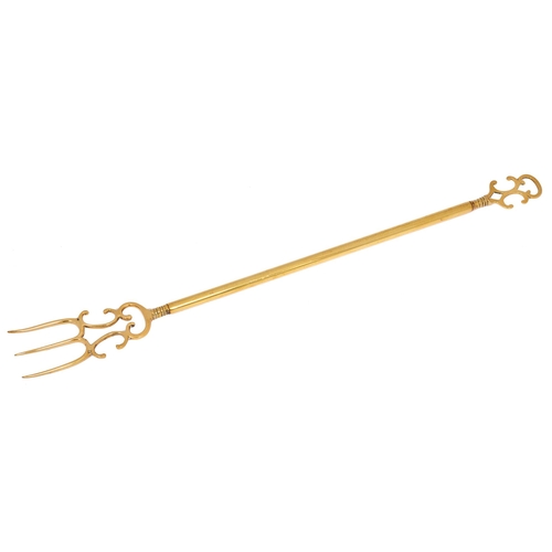 A Victorian brass toasting fork,