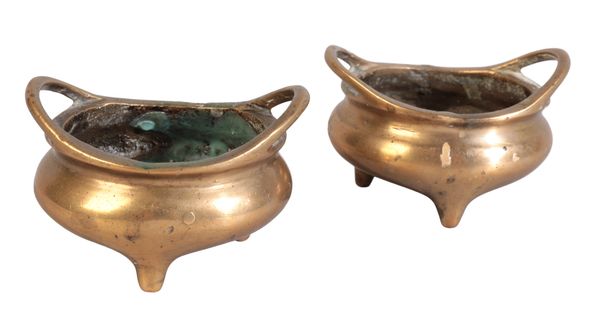 A PAIR OF CHINESE BRONZE CENSERS