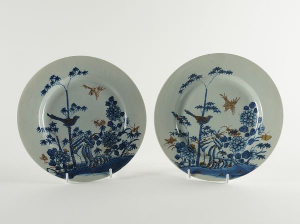 A PAIR OF CHINESE EXPORT PLATES