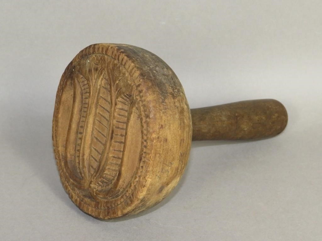 EARLY PEG HANDLED CHIP CARVED "BOLD
