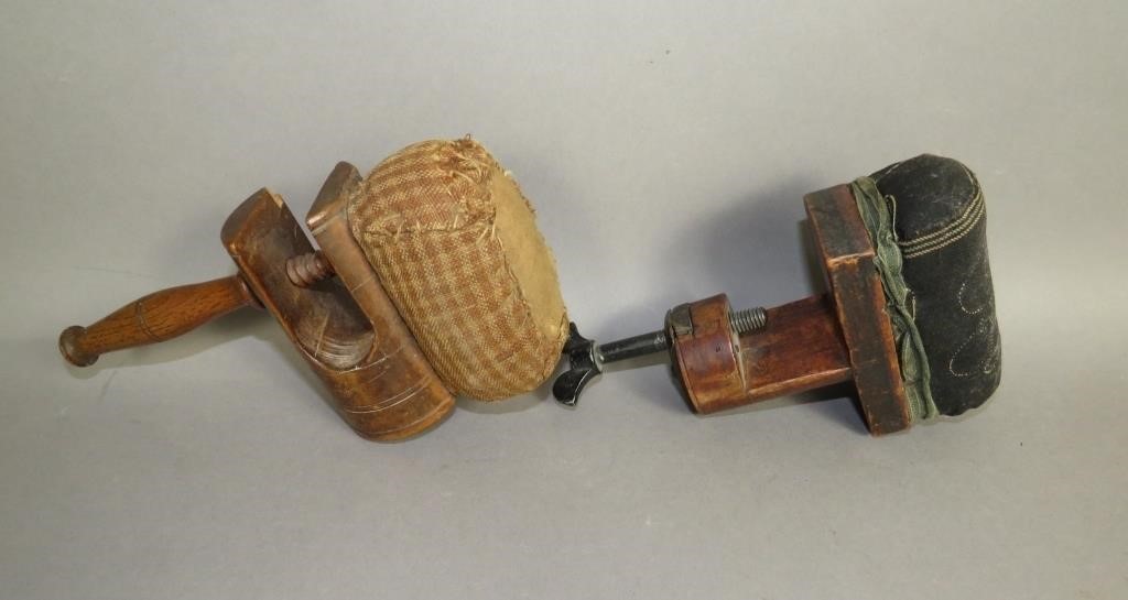 2 SHAKER-TYPE CLAMP ON PIN CUSHIONSca.