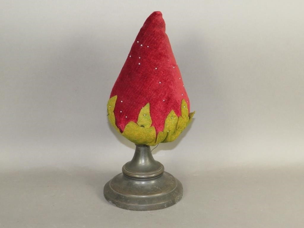 MAKE-DO STRAWBERRY SHAPED PIN CUSHIONca.