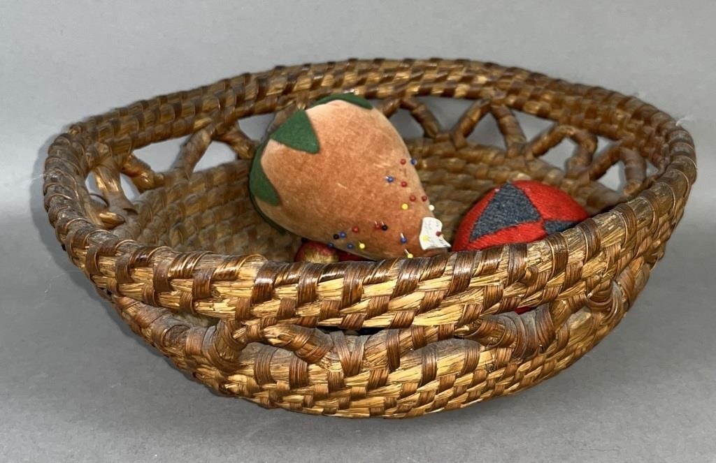 COILED RYE STRAW TABLE BASKET WITH