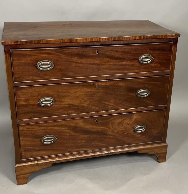 CHEST OF DRAWERS CA. 1800; IN MAHOGANY