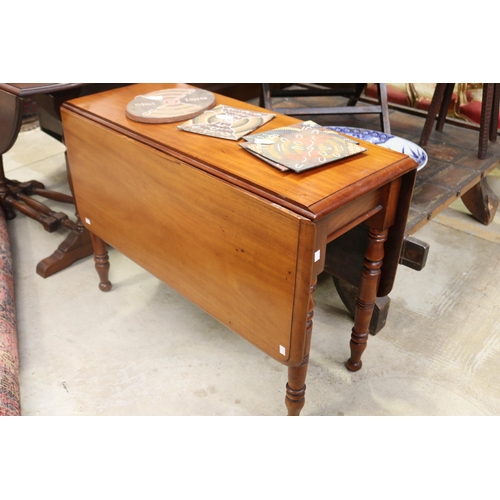 Antique turned leg drop side table,