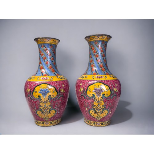 A PAIR OF CHINESE HAND PAINTED