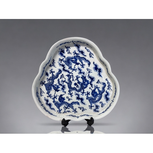 A 19th CENTURY CHINESE PORCELAIN