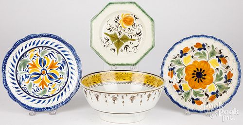 THREE PEARLWARE PLATES, TOGETHER