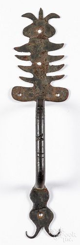 WROUGHT IRON DOOR LATCH, 19TH C.Wrought