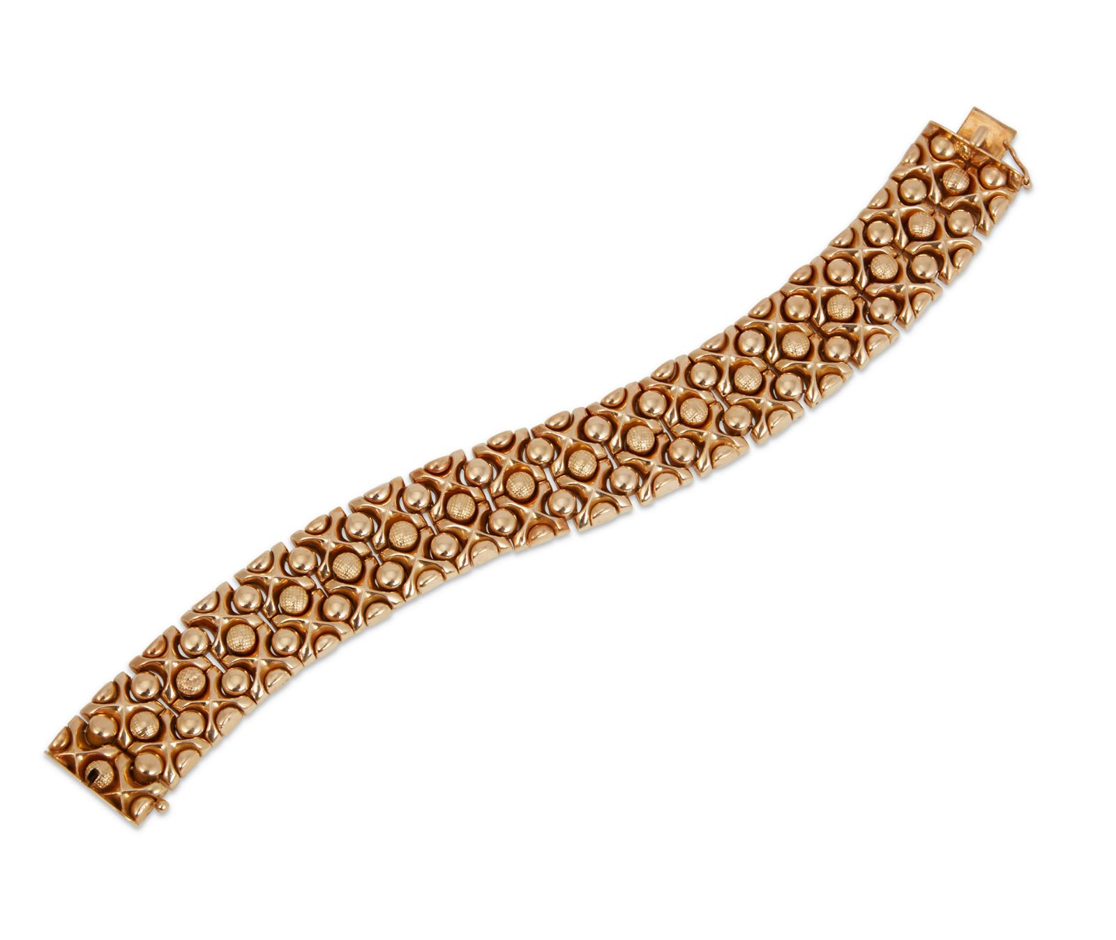 AN 18K GOLD BRACELETAn 18K gold