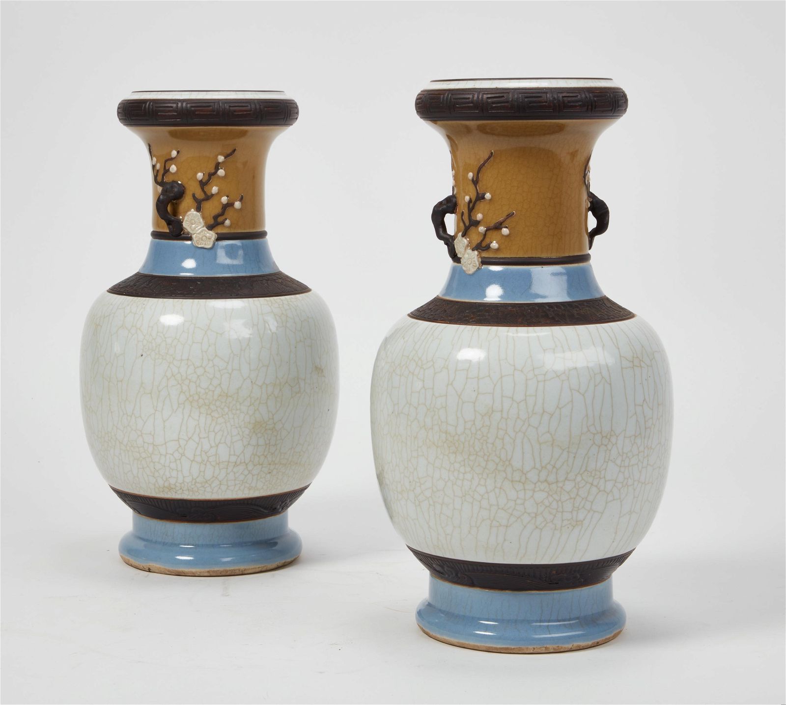 A PAIR OF CHINESE CRACKLE PORCELAIN