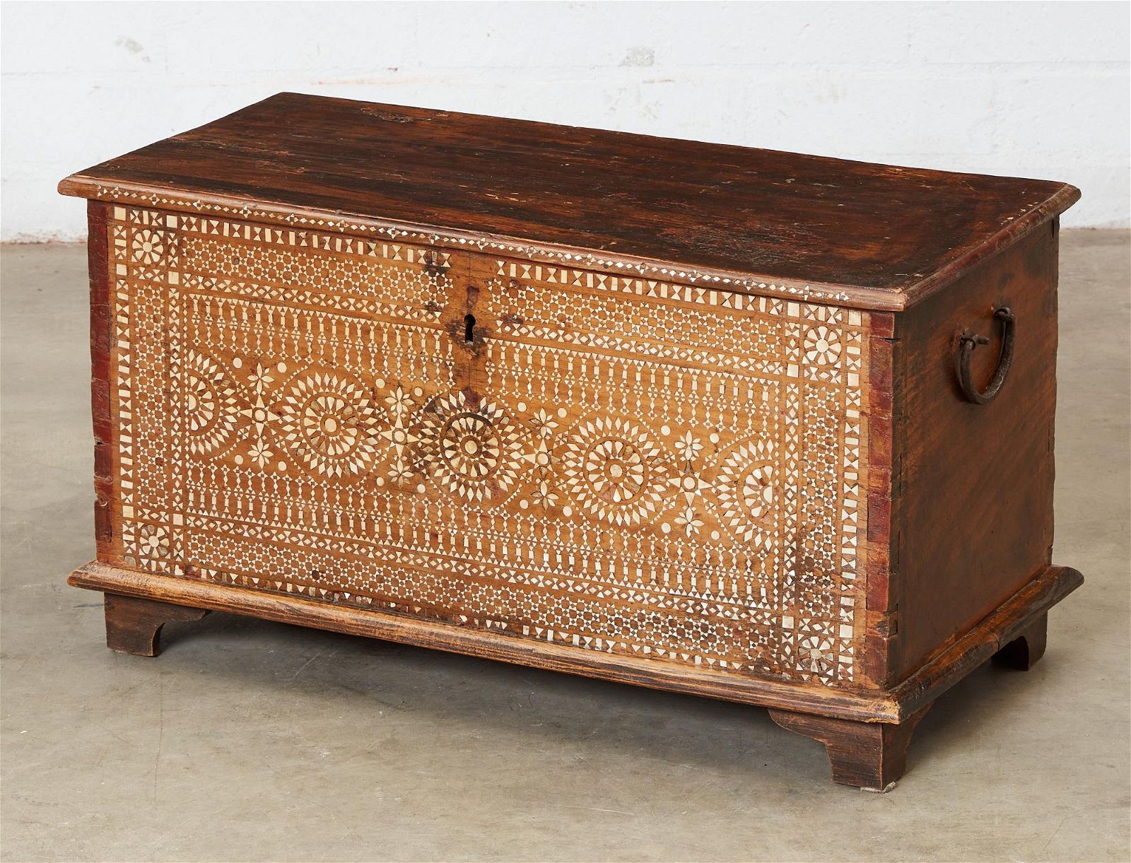 A SMALL ANGLO INDIAN INLAID COFFERA