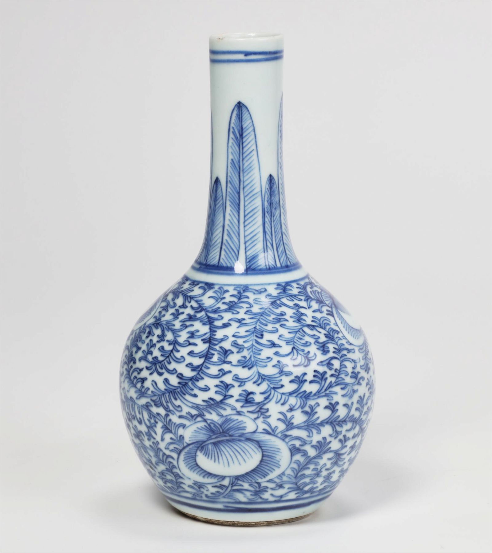 A CHINESE PORCELAIN BLUE & WHITE