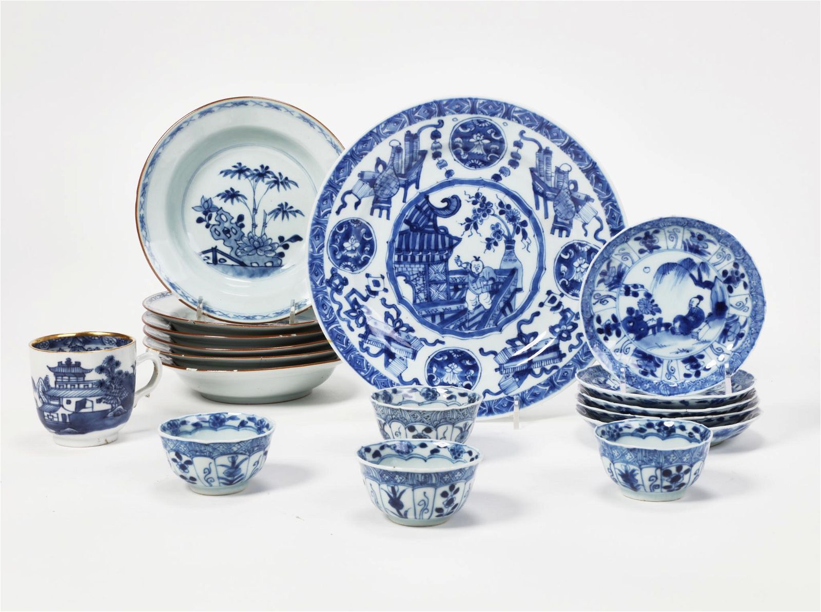 17 CHINESE EXPORT BLUE AND WHITE