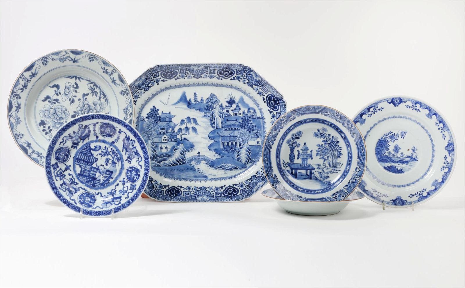 6 CHINESE EXPORT BLUE & WHITE PORCELAINSSix