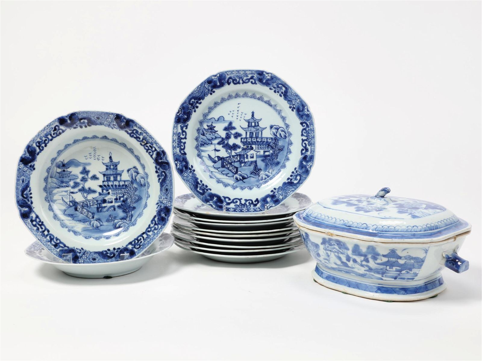 13 CHINESE EXPORT BLUE AND WHITE
