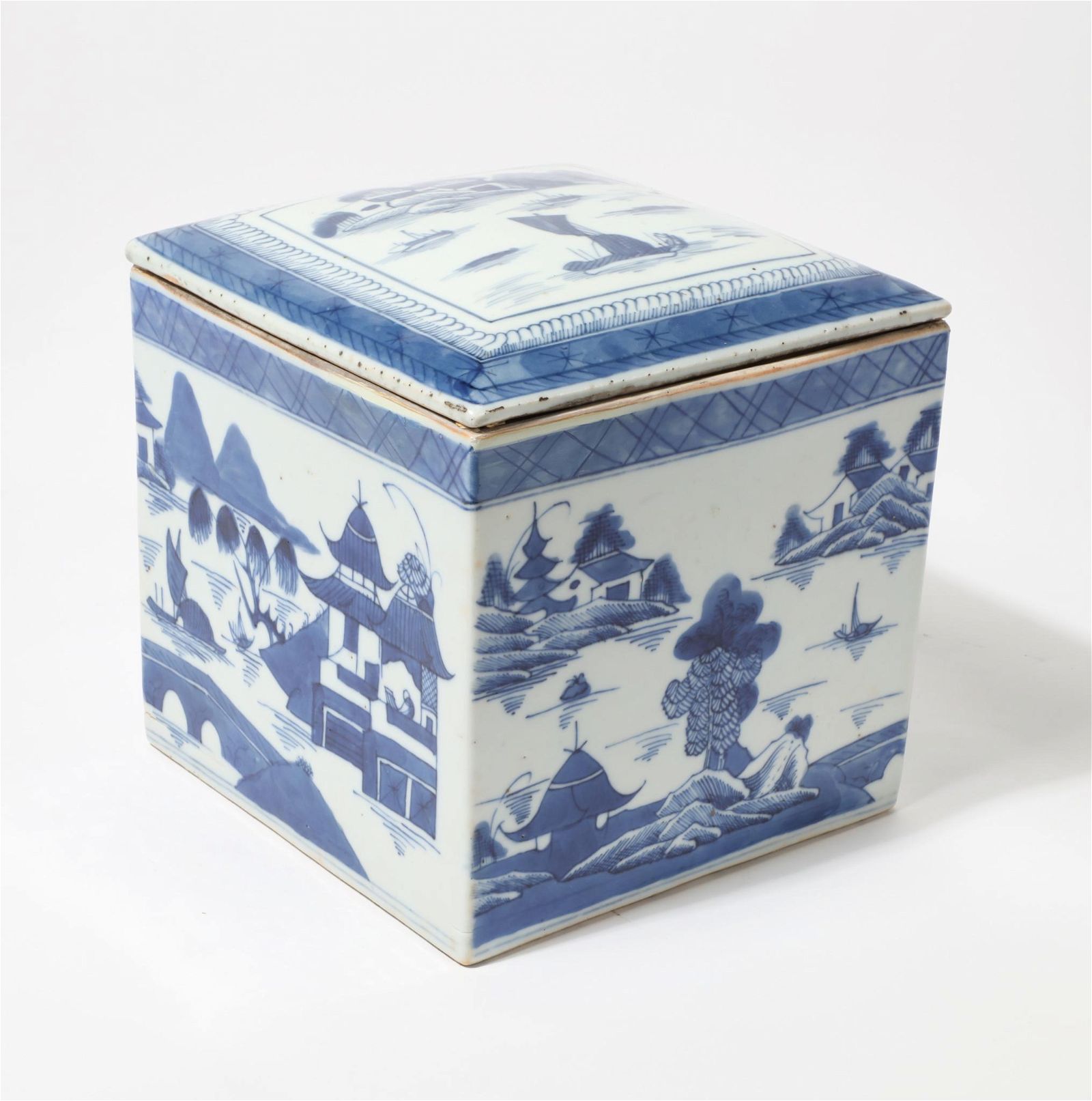 A CHINESE EXPORT BLUE AND WHITE