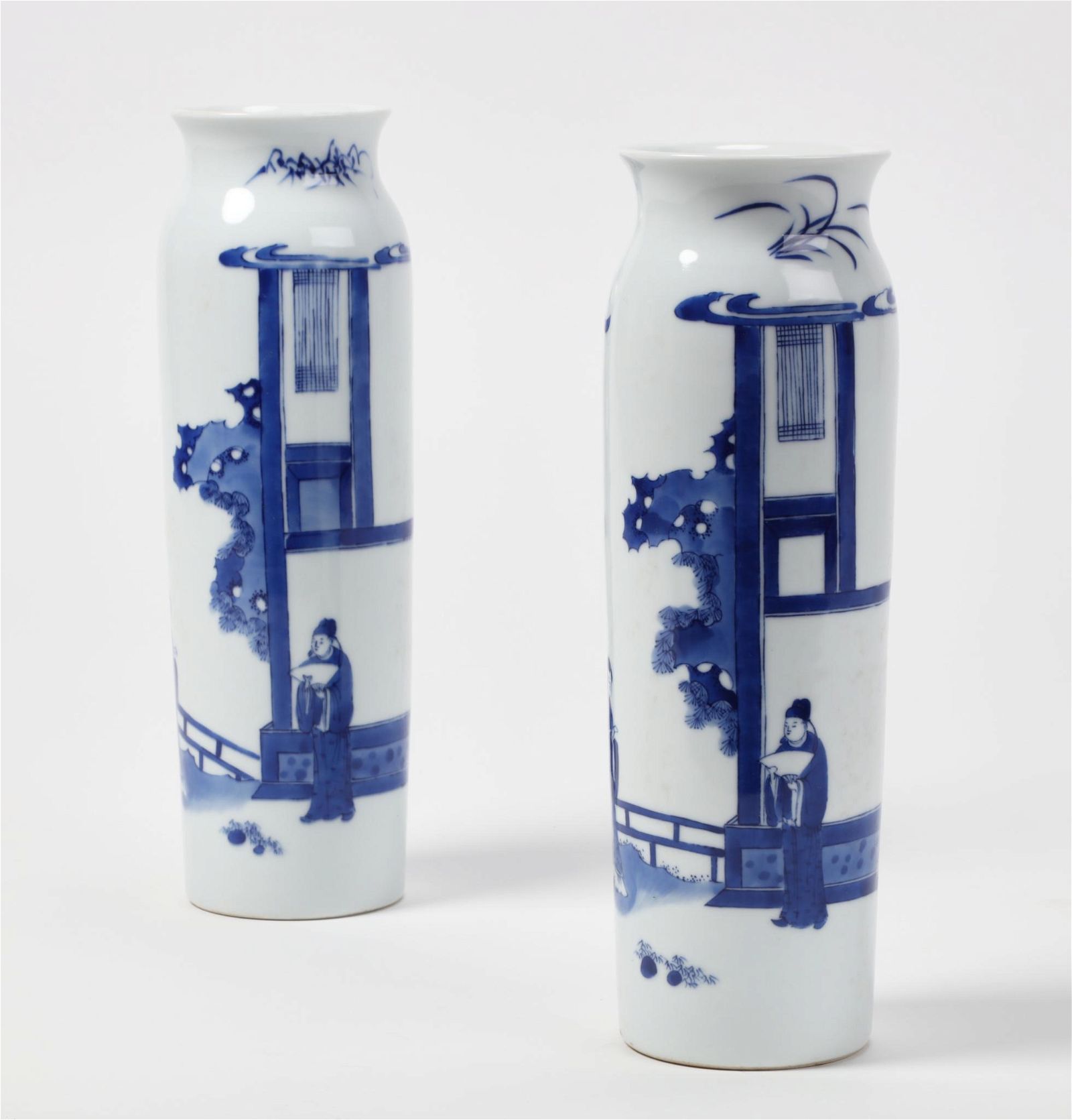 2 CHINESE BLUE AND WHITE PORCELAIN