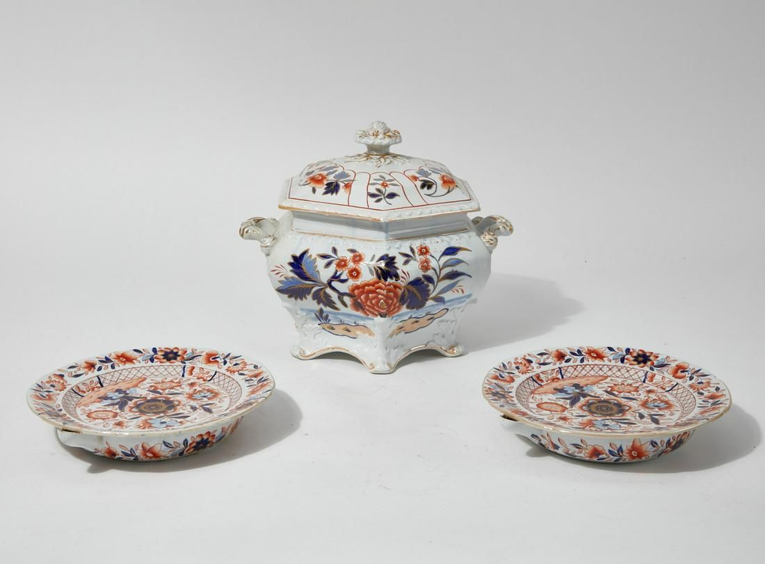 AN ENGLISH IRONSTONE COVERED SOUP TUREEN