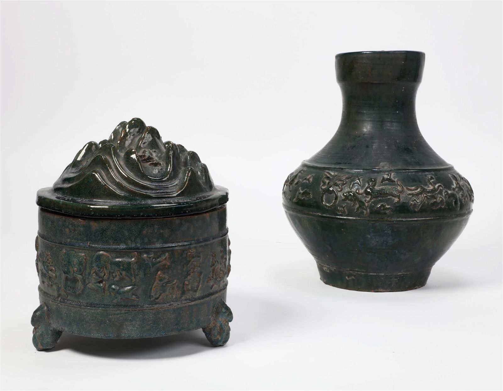 A CHINESE STYLE VASE AND COVERED