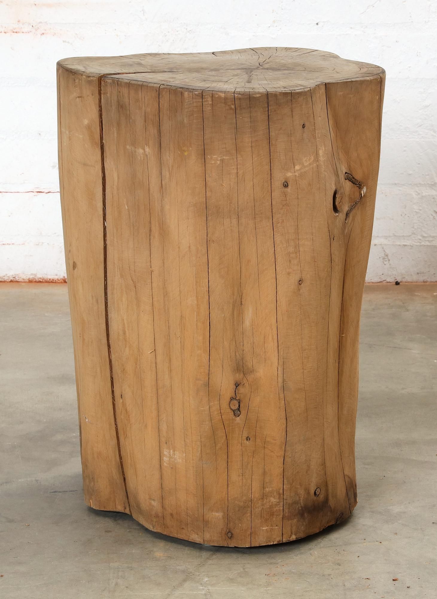 A HARDWOOD TRUNK SECTION PEDESTAL