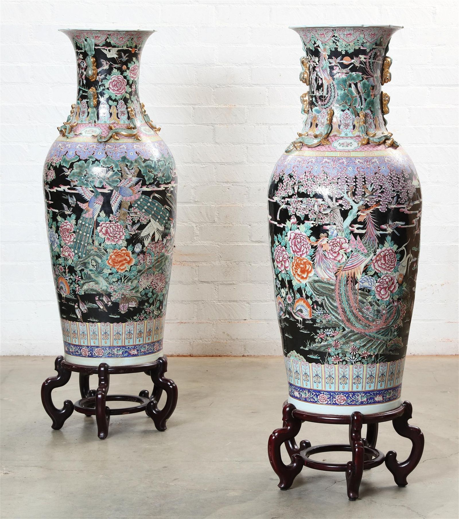 PAIR OF MONUMENTAL CHINESE PORCELAIN