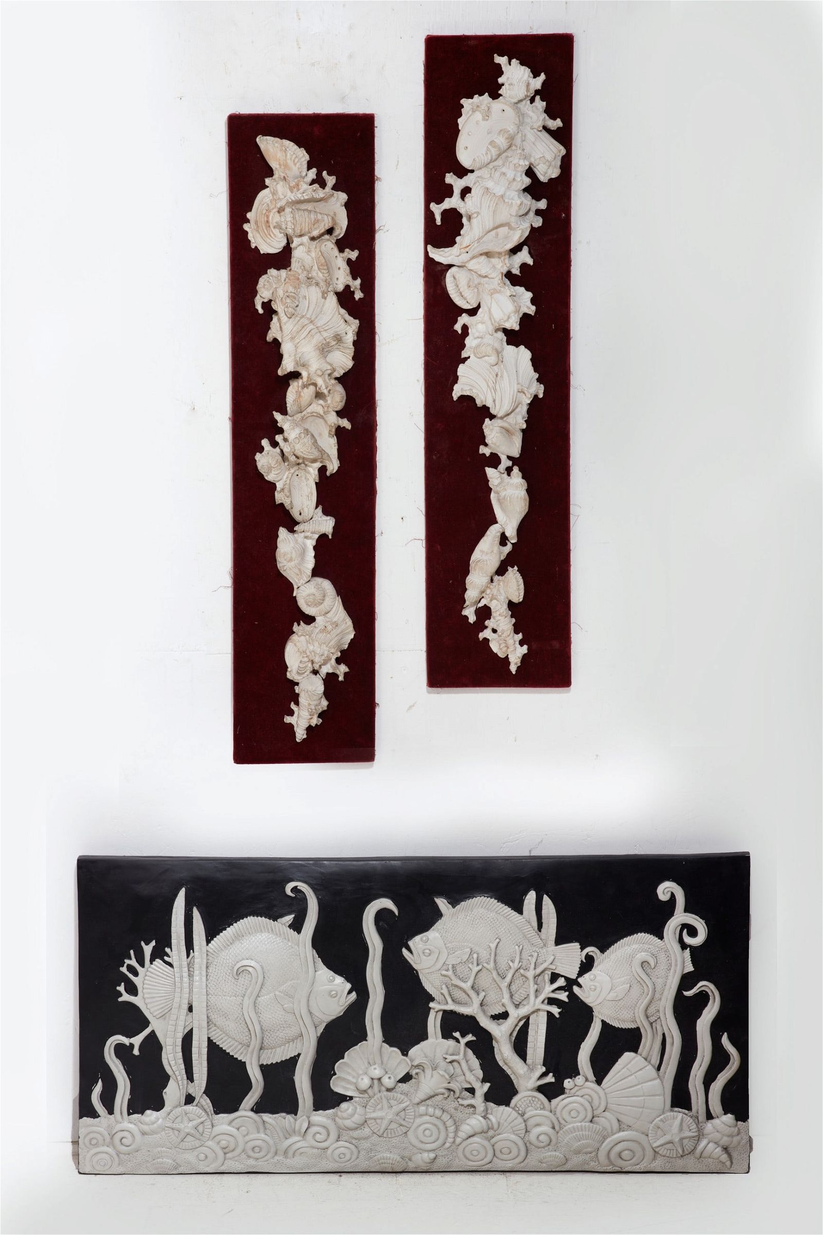 BLACK AND WHITE RESIN PLAQUE OF