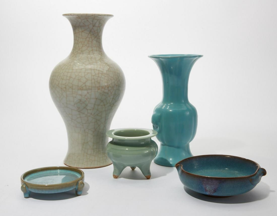 A GROUP OF CHINESE SONG TYPE CERAMIC