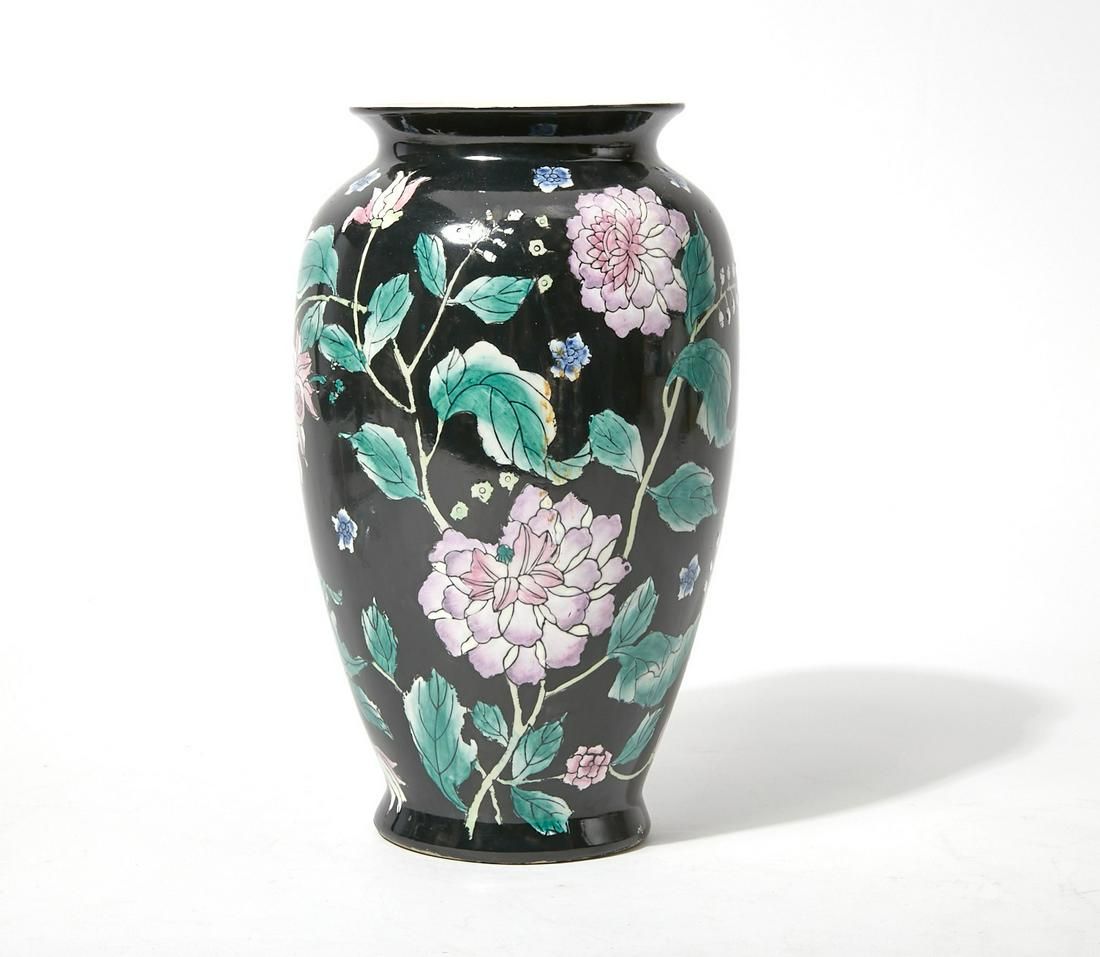 A CHINESE GLAZED PORCELAIN VASEA