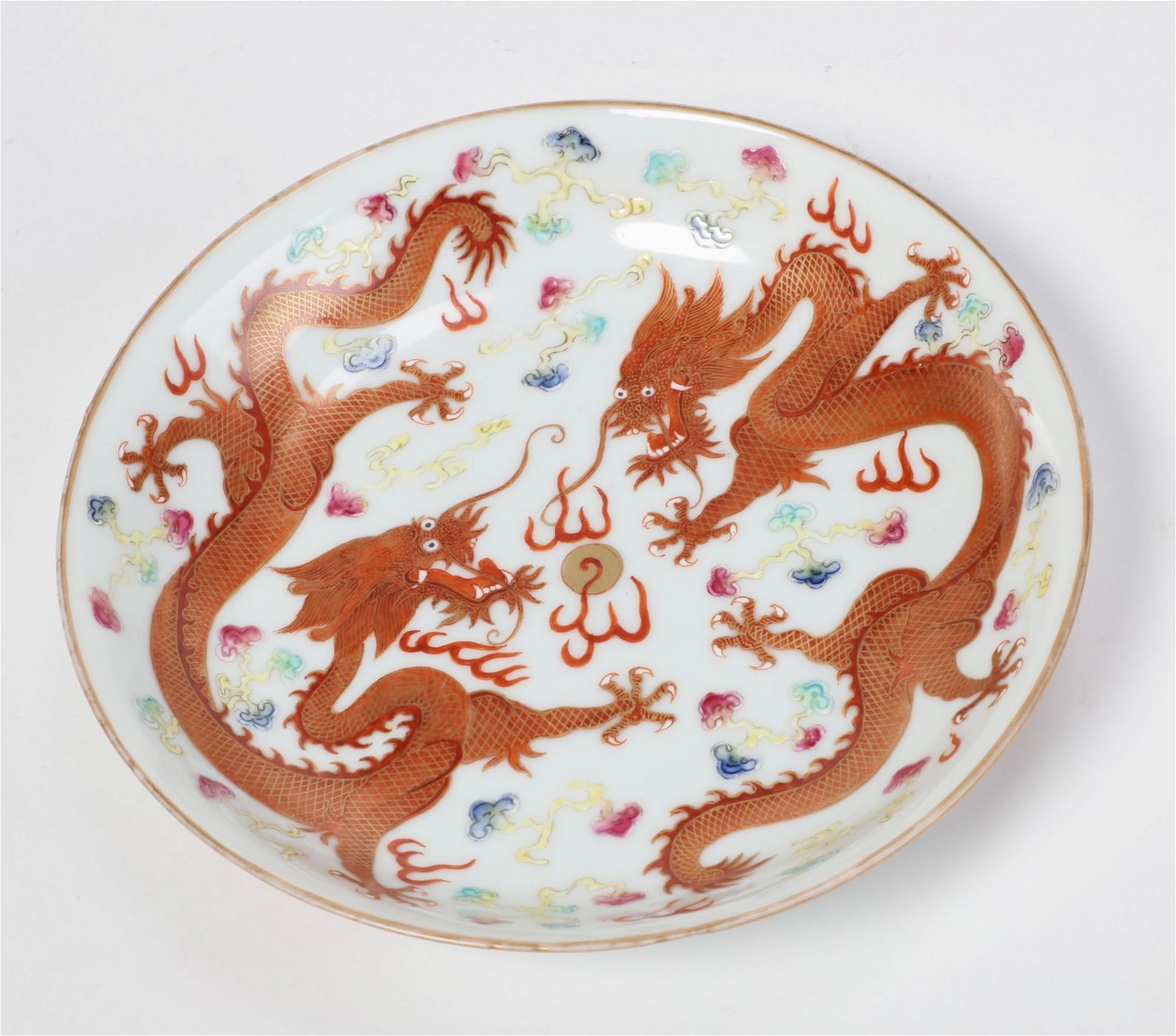A CHINESE PORCELAIN DOUBLE DRAGON