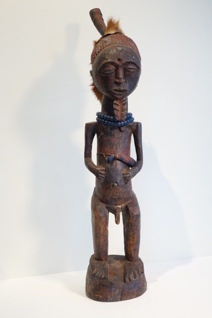 AN AFRICAN TRIBAL CARVED WOOD FIGURE,