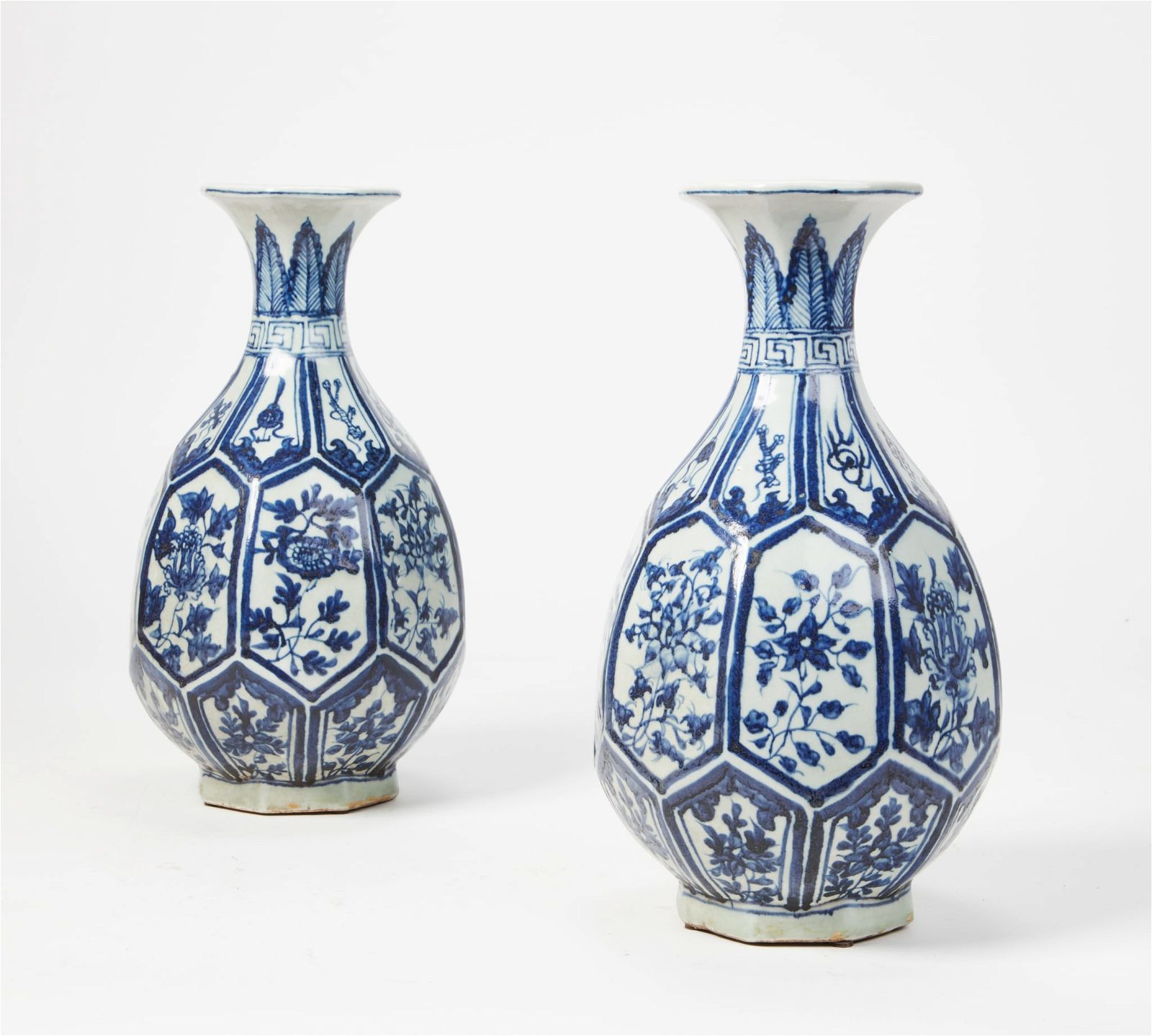 A PAIR OF CHINESE BLUE AND WHITE