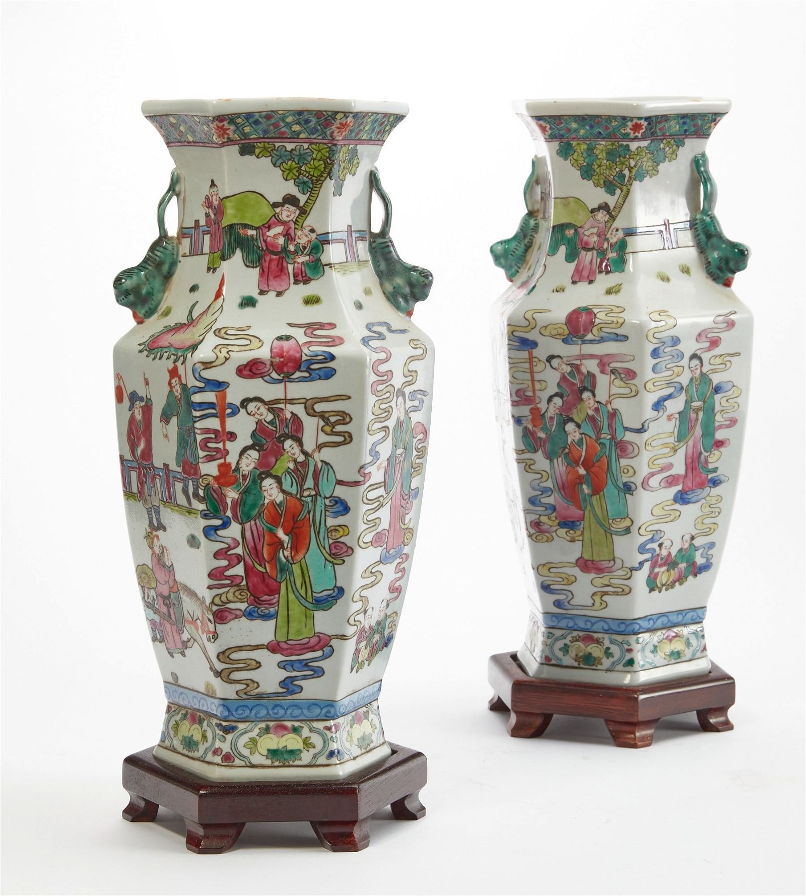 A PAIR OF CHINESE GLAZED PORCELAIN