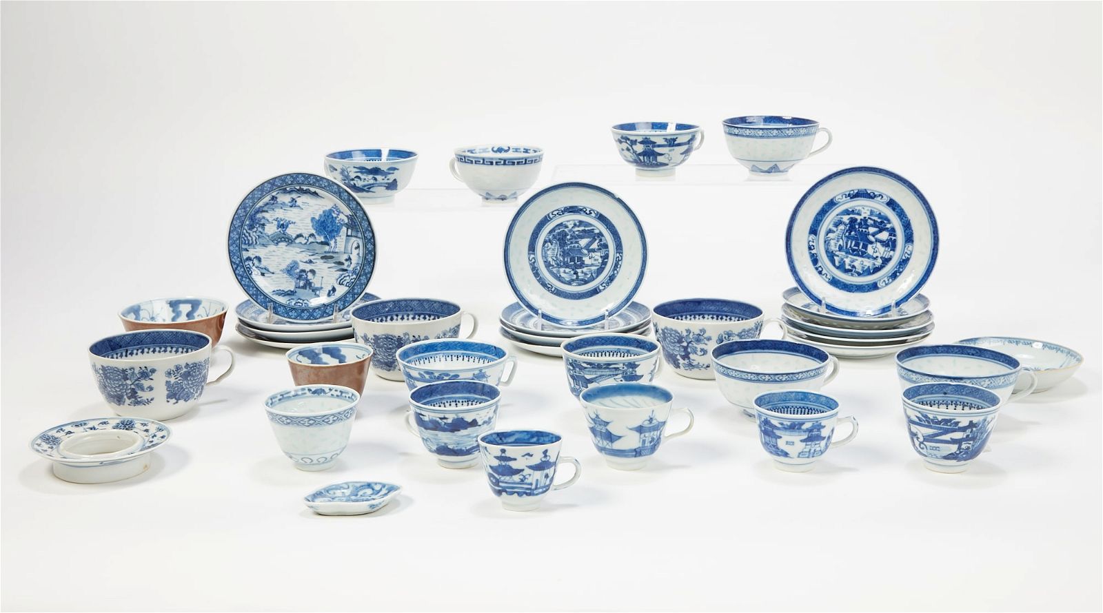 CHINESE BLUE AND WHITE PORCELAIN