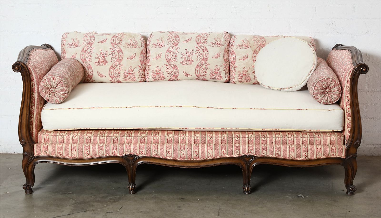 A LOUIS XV STYLE BEECHWOOD DAYBEDA