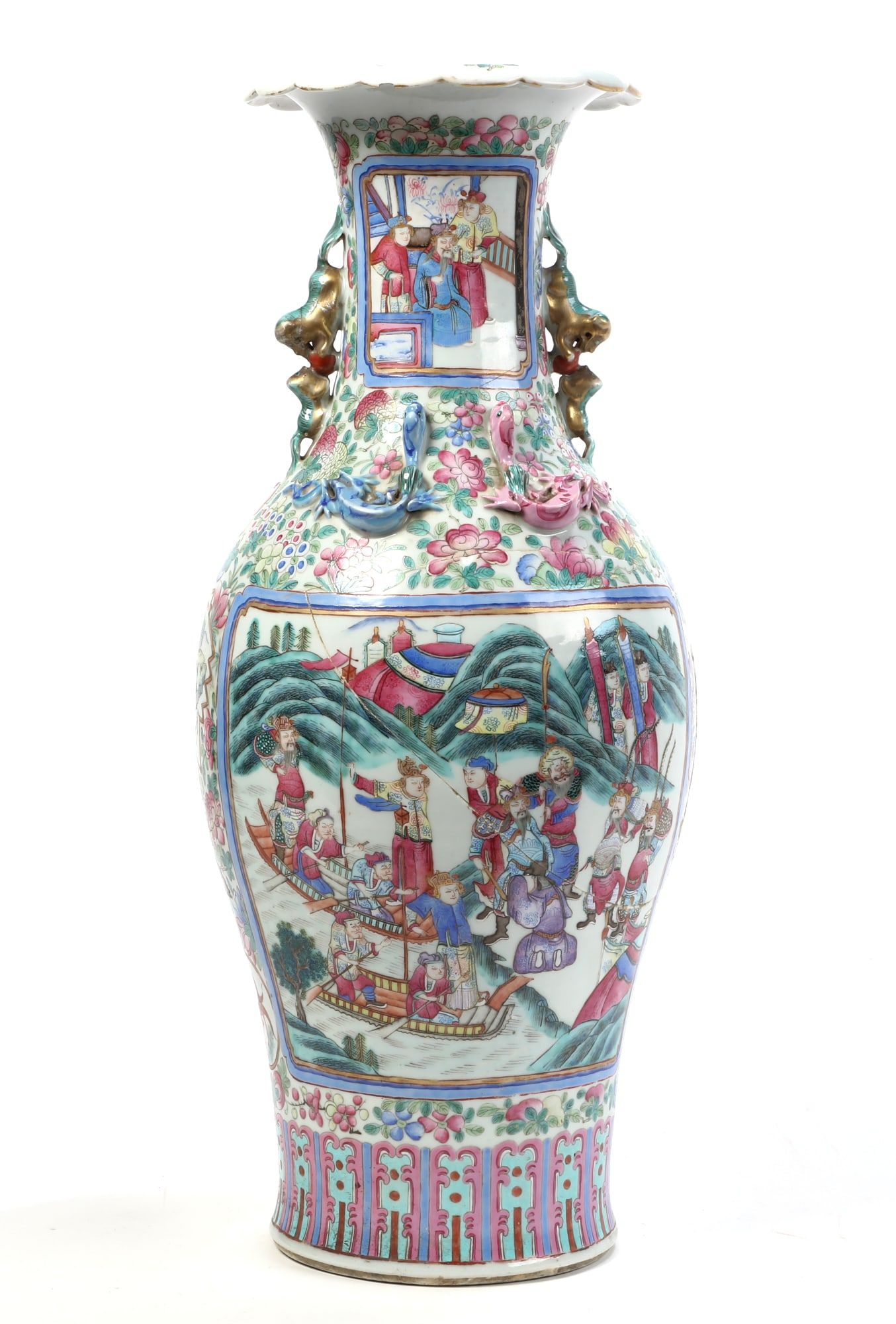 A LARGE CHINESE FAMILLE ROSE PORCELAIN