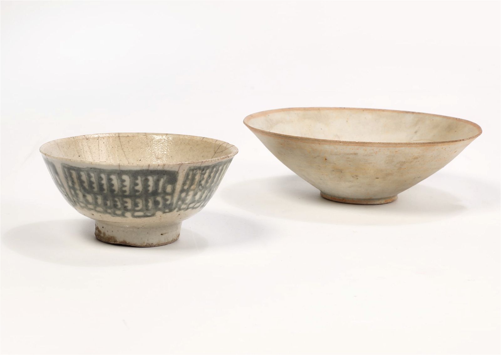 TWO CHINESE EARTHENWARE BOWLSTwo