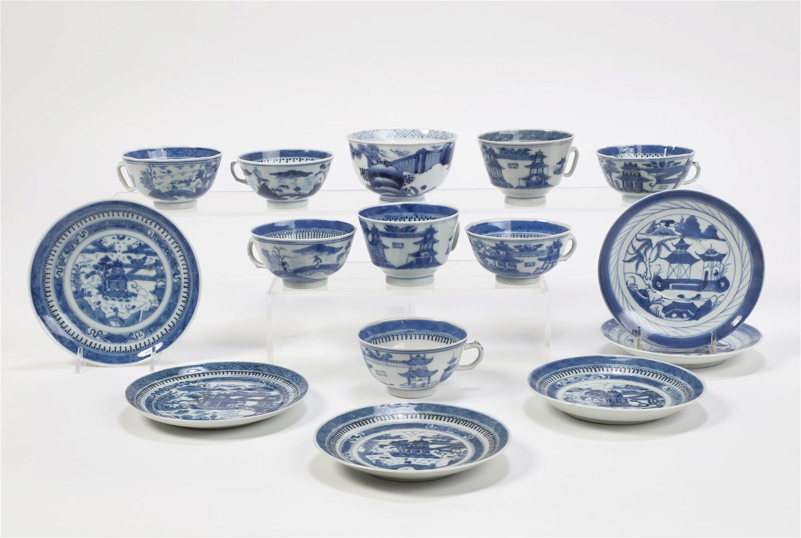 CHINESE EXPORT PORCELAIN PLATES AND