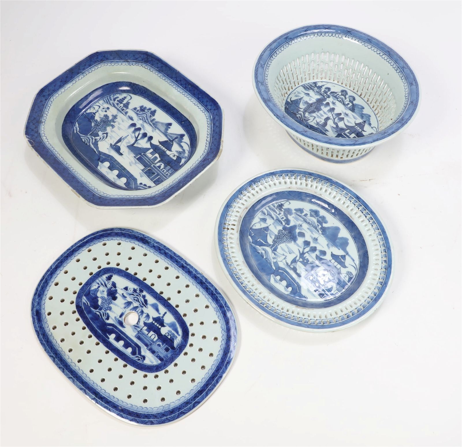 FOUR CHINESE EXPORT PORCELAIN SERVING
