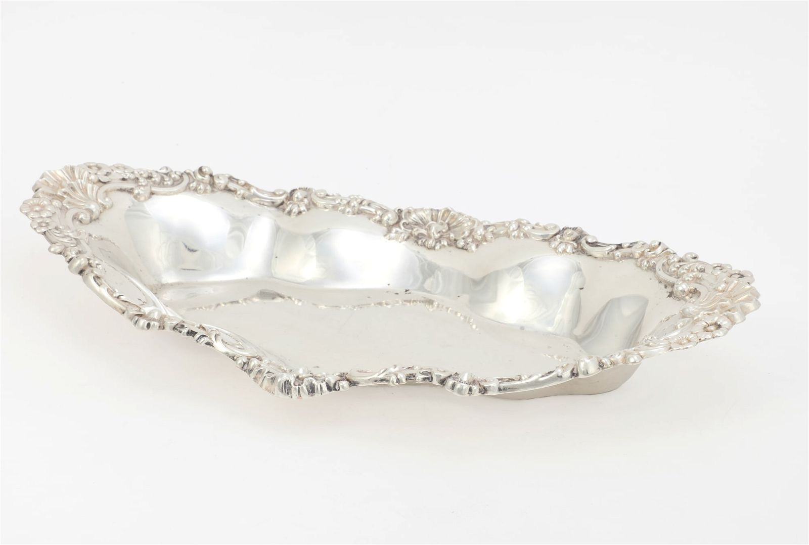 A DURGIN STERLING SILVER OVAL BREAD