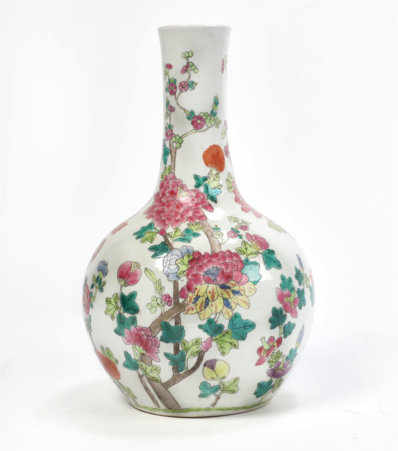 A CHINESE FAMILLE ROSE PORCELAIN