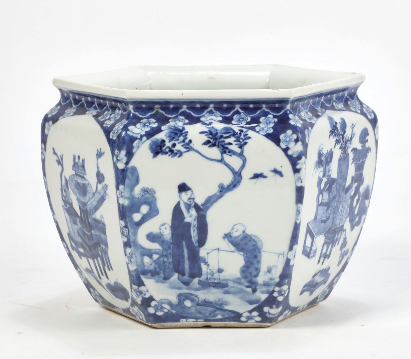 A CHINESE BLUE AND WHITE PORCELAIN