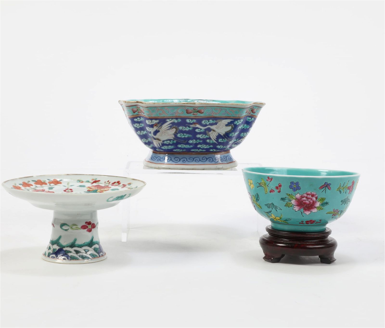 THREE CHINESE DECORATED PORCELAIN