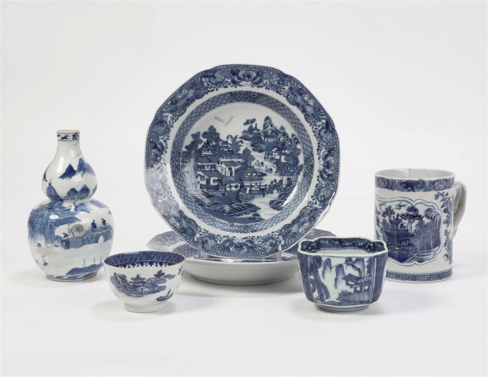 SIX CHINESE EXPORT PORCELAIN ARTICLESSix