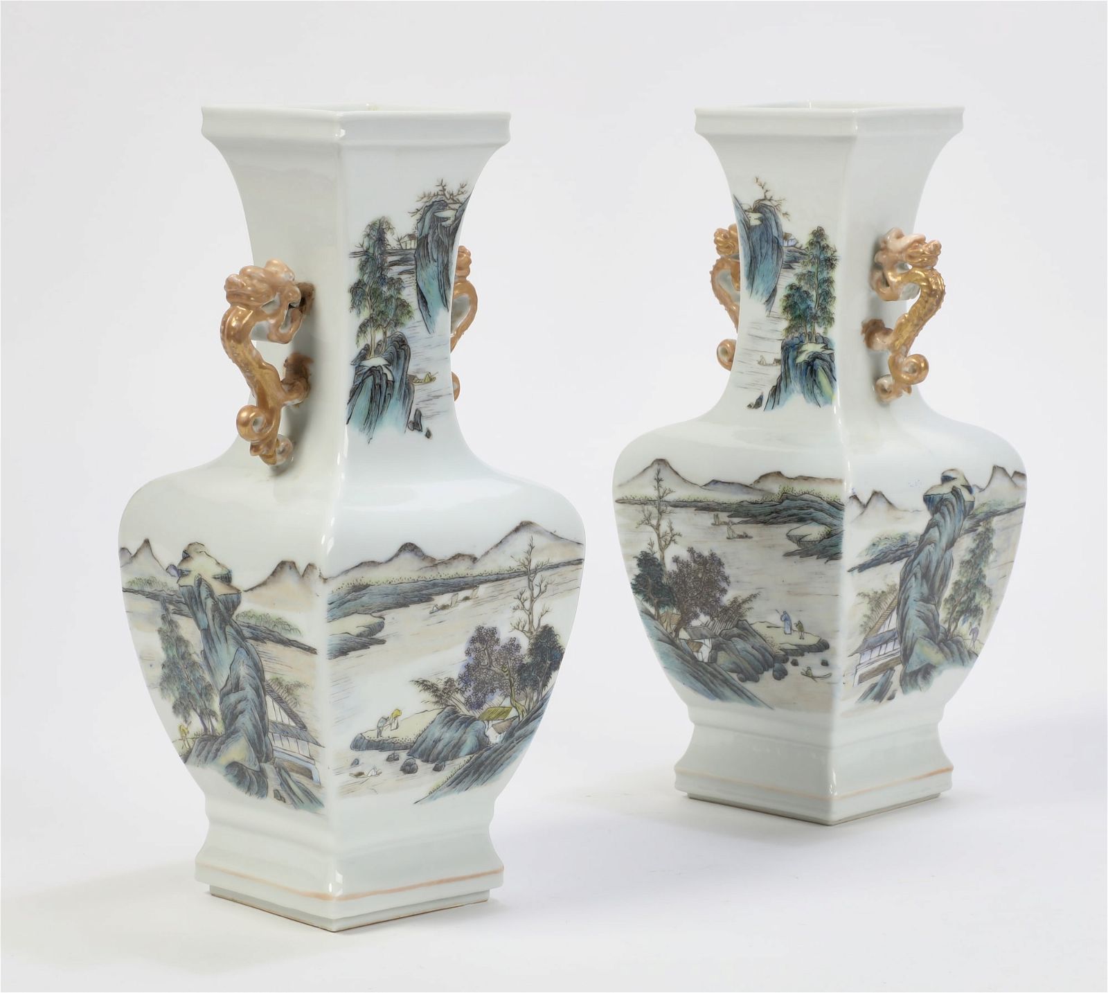 A PAIR OF CHINESE PORCELAIN SQUARE