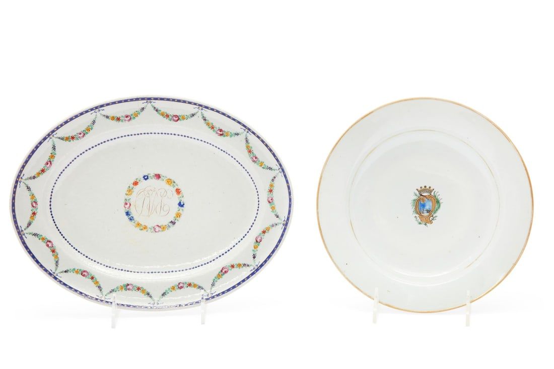 TWO CHINESE EXPORT PORCELAIN PLATESTwo